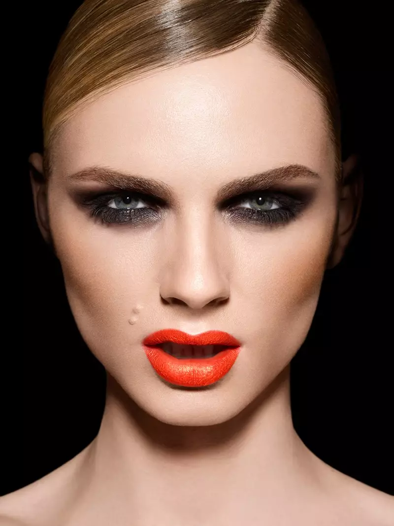 Andreja Pejic ដើរតួក្នុងយុទ្ធនាការ Make Up For Ever 2015