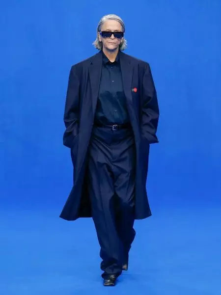 Balenciaga 2020 வசந்த காலத்திற்கான வேலை ஆடைகளைக் கொண்டாடுகிறது