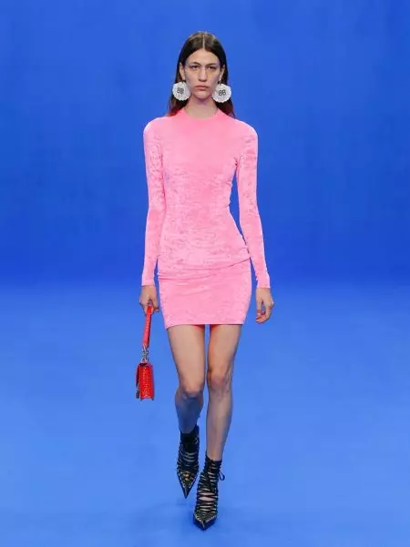 Balenciaga празнува работно облекло за пролетта на 2020 г