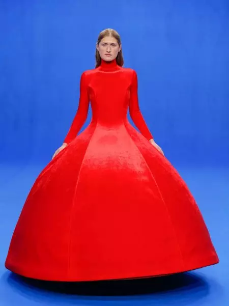 Balenciaga celebra a roupa de traballo para a primavera de 2020