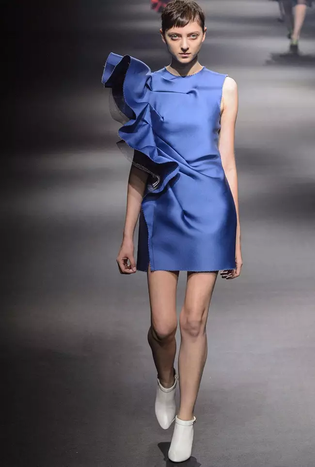 Titingalian tina koleksi spring-summer 2016 Lanvin