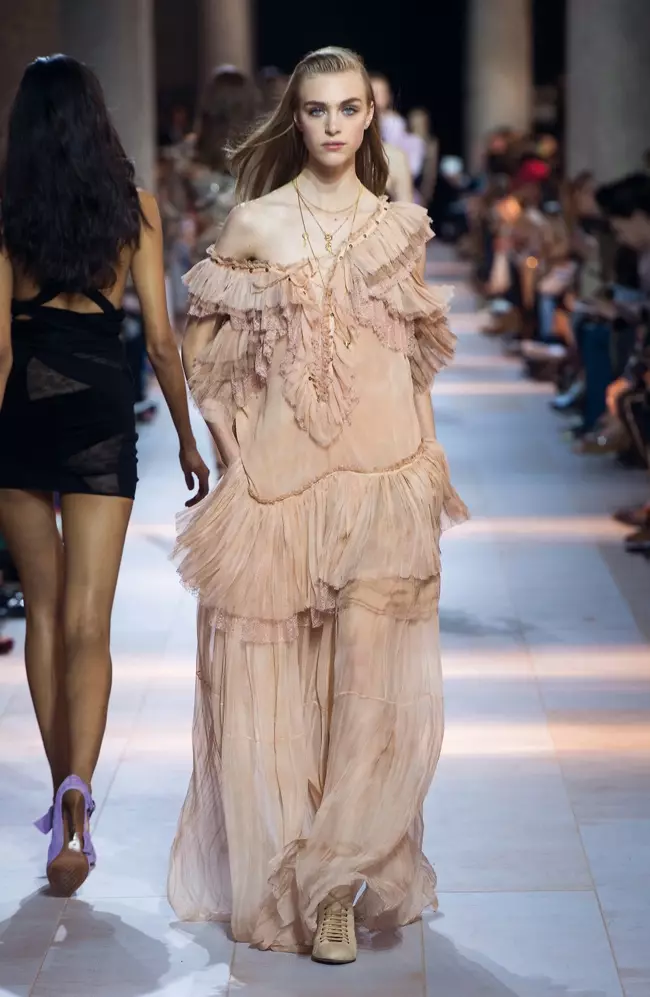 Un look della collezione primavera-estate 2016 di Roberto Cavalli