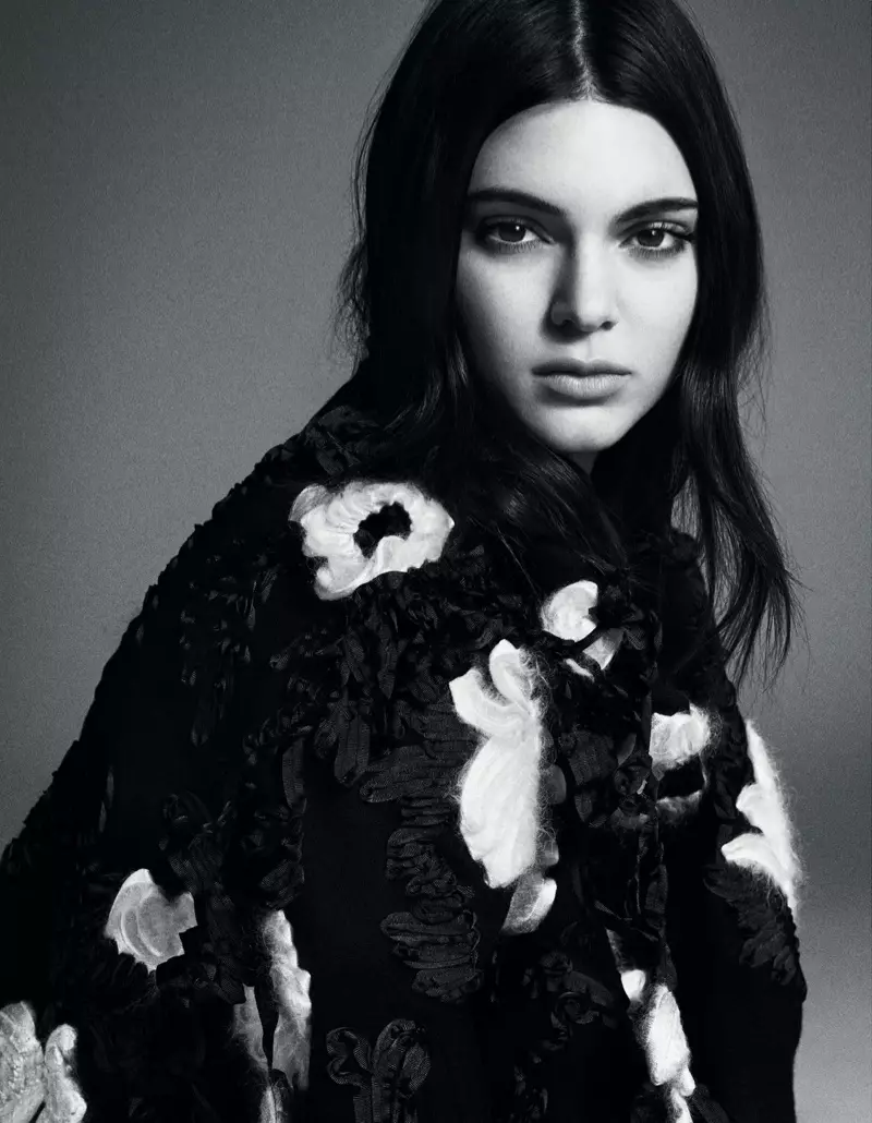 Kendall Jenner ngabéntangan dina majalah Vogue Jepang Nopémber