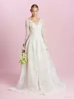 La collezione da sposa autunno 2015 di Oscar de la Renta mostra l'abito ispirato ad Amal Alamuddin