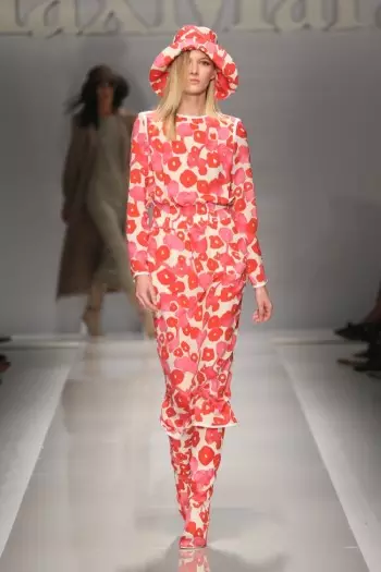 Max Mara’s Leisurely, 70s Inspired Spring 2015