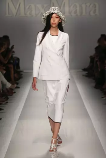 Max Mara’s Leisurely, 70s Inspired Spring 2015