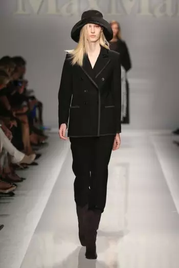 Max Mara’s Leisurely, 70s Inspired Spring 2015