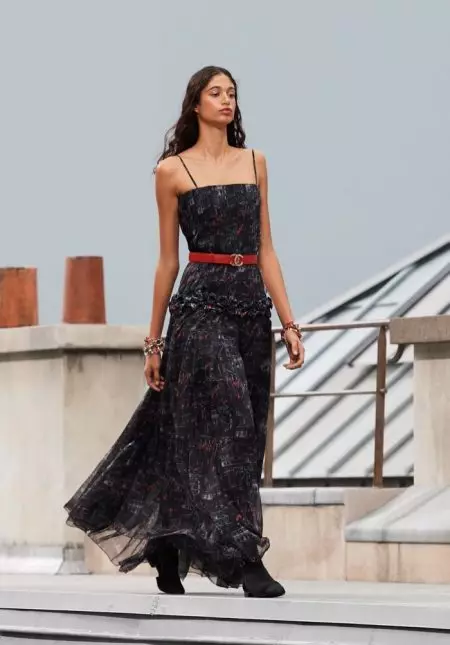 Naghahatid ang Chanel ng mga Modernong Klasiko para sa Spring 2020