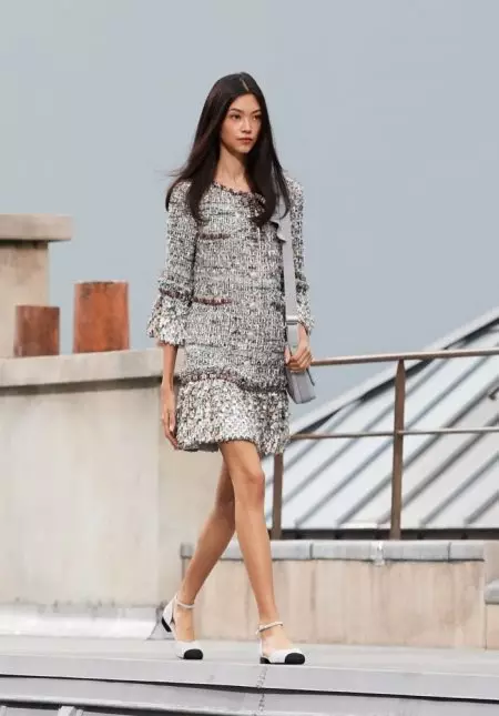 Naghahatid ang Chanel ng mga Modernong Klasiko para sa Spring 2020