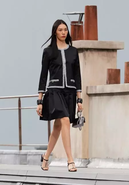 Chanel Ngirimkeun Klasik Modern pikeun Musim Semi 2020