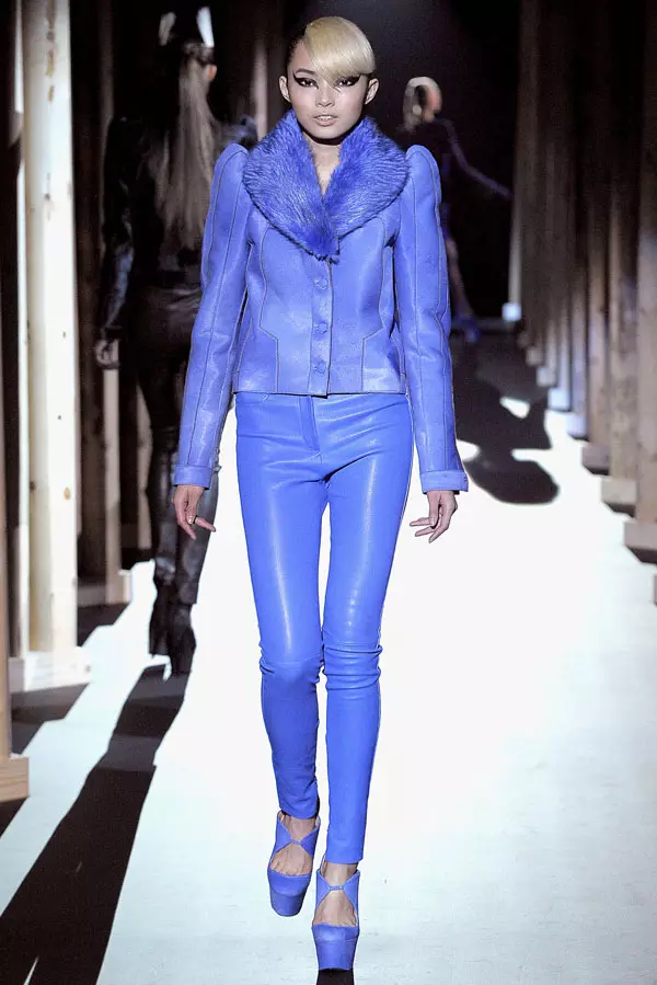 Thierry Mugler Caij nplooj zeeg 2011 | Paris Fashion Week