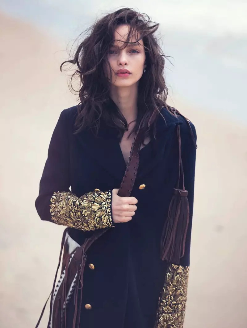 Luma-Grothe-Marie-Claire-Italia-Novemba-2015-Tahariri05