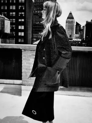 Lindsay Ellingson tekur á sig fall fyrir forsíðusögu L'Officiel Turkey í september