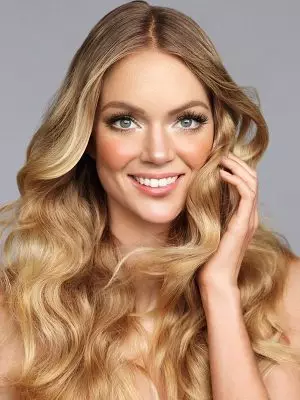 Lindsay Ellingson ໄດ້ Glam ສໍາລັບ Wander Beauty Shoot