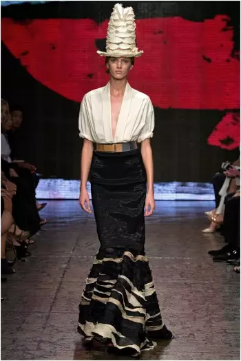 Donna Karan သည် နွေဦး 2015 အတွက် Arty ကိုရယူခဲ့သည်။