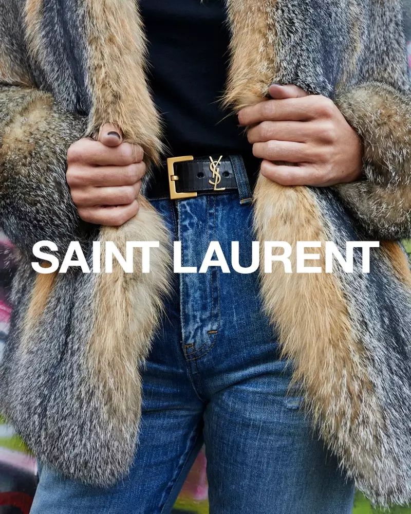 ຮູບພາບຈາກແຄມເປນໂຄສະນາລະດູໃບໄມ້ປົ່ງຂອງ Saint Laurent 2021.