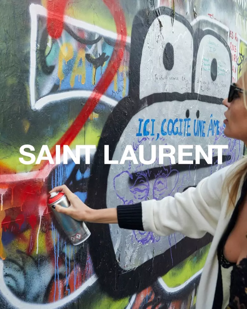 Kate Moss spuitverf in Saint Laurent-lente 2021-veldtog.