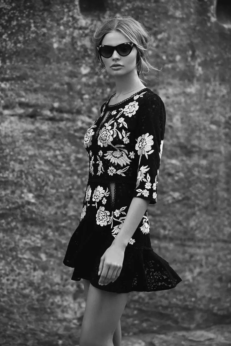 Magdalena Frackowiak models For Love & Lemons Vestit de brodat Mallorca