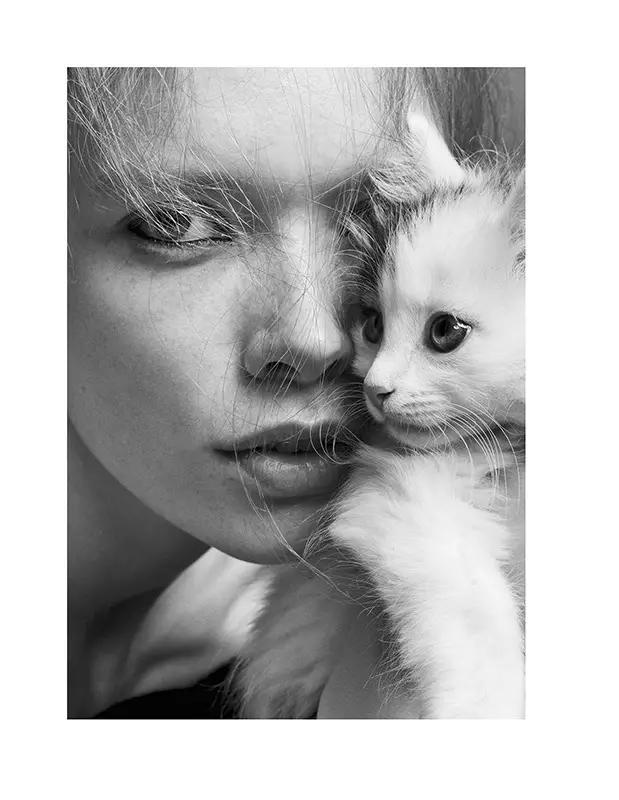 Julia Hafstrom con gato en Estocolmo S/S/A/W