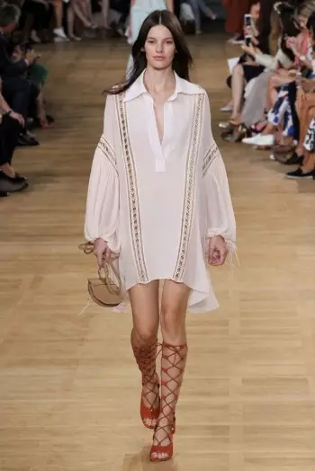 Chloe Takes on Folklore para sa Spring 2015