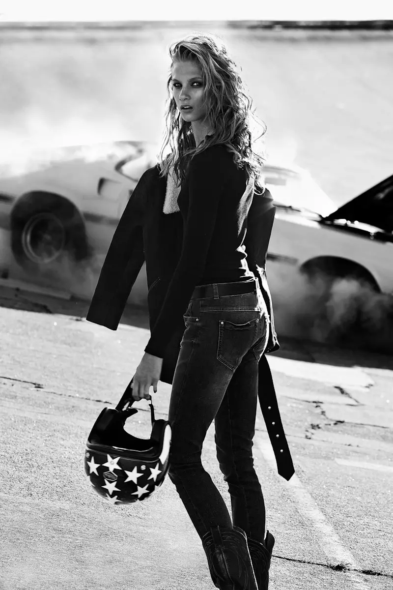 Anna Selezneva Rocks Biker Style mo Vogue Paris Novema 2012 saunia e Lachlan Bailey