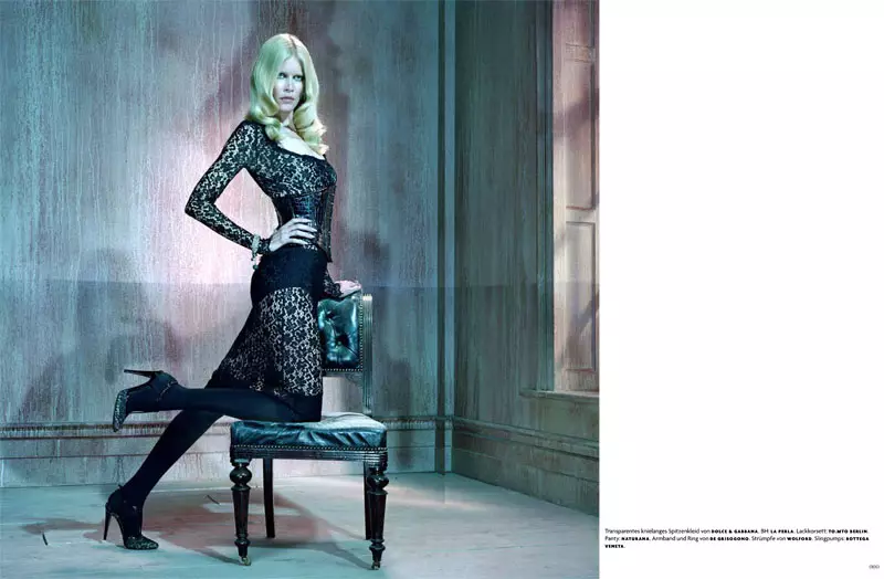 Claudia Schiffer av Miles Aldridge för Vogue Tyskland augusti 2011