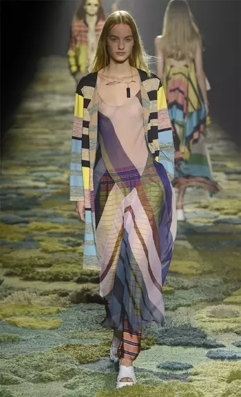 Dries Van Noten 2015 წლის გაზაფხული: მოდა ბუნებაში ბრუნდება