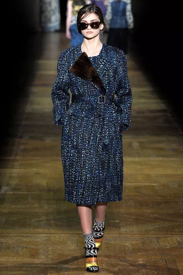 Dries Van Noten Caij nplooj zeeg 2011 | Paris Fashion Week