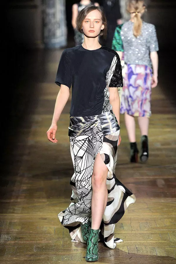 Dries Van Noten Fall 2011 | ပဲရစ်ဖက်ရှင်ရက်သတ္တပတ်