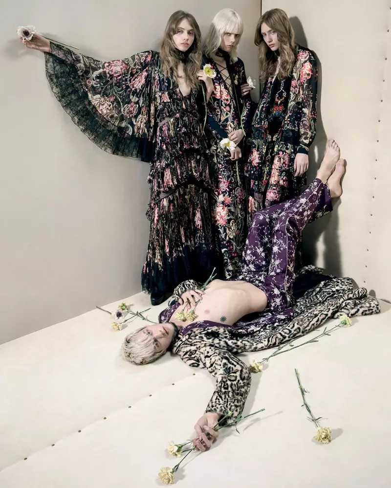 Roberto Cavalli focust op romantische prints voor herfst-winter 2016 campagne