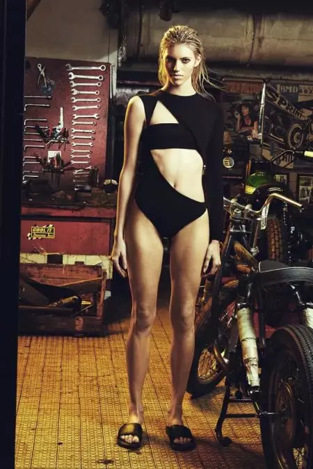 Devon Windsor 为 Anais Mali 的首秀紧身连衣裤系列建模 - 看看造型！