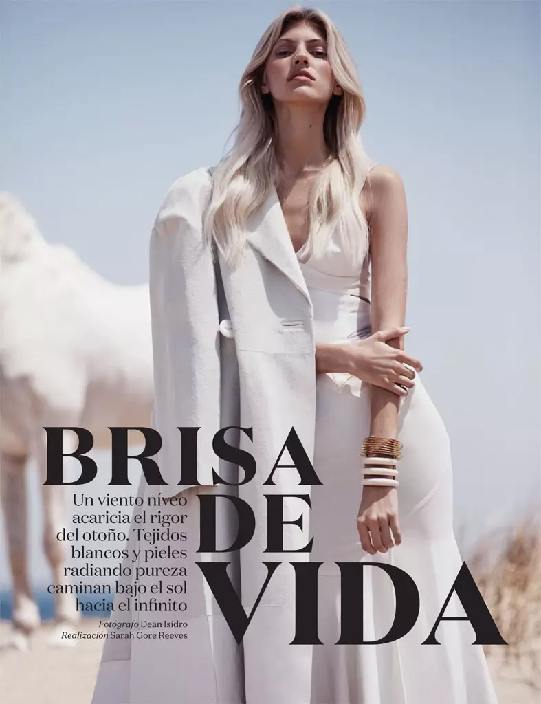 Devon Windsor đóng vai chính trên tạp chí Vogue Mexico số tháng 11