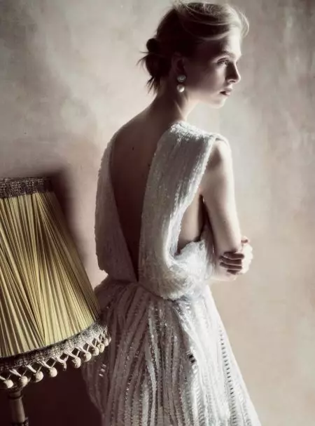 Hedvig Palm Stuns ni Haute Couture Gowns fun Harper's Bazaar UK