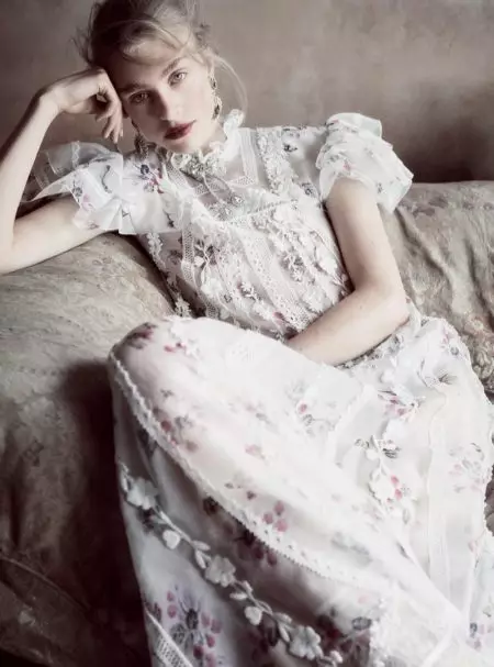 Хедвиг Пальма Harper's Bazaar Ұлыбритания үшін жоғары сән үлгісіндегі көйлектерімен таң қалдырады