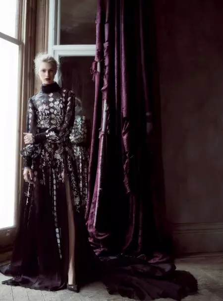 Hedvig Palm stuns me fustane të modës së lartë për Harper's Bazaar UK