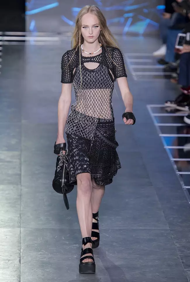 Muonekano kutoka kwa mkusanyiko wa Louis Vuitton wa spring 2016