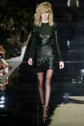 Si Tom Ford Miadto sa 90s Glam alang sa Spring 2015