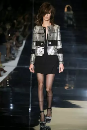 Si Tom Ford Miadto sa 90s Glam alang sa Spring 2015