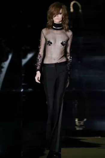 Tom Ford vai ao glam dos 90 para a primavera de 2015