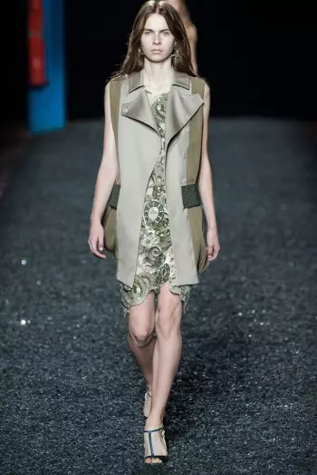 Mary Katrantzou cho thấy một số làn da cho mùa xuân 2015