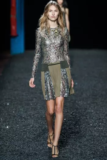 Meri Katrantzou 2015-ci ilin Baharı üçün Bəzi Dərilər Göstərir