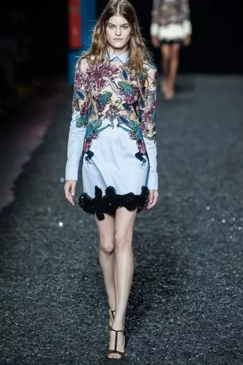 Mary Katrantzou cho thấy một số làn da cho mùa xuân 2015