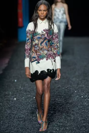 Mary Katrantzou ສະແດງໃຫ້ເຫັນບາງຜິວຫນັງສໍາລັບພາກຮຽນ spring 2015