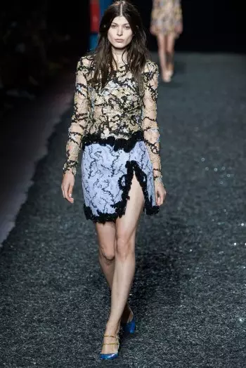 Meri Katrantzou 2015-ci ilin Baharı üçün Bəzi Dərilər Göstərir