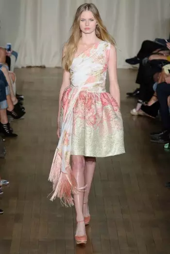 Marchesa สวมสไตล์โบฮีเมียนสำหรับฤดูใบไม้ผลิปี 2015