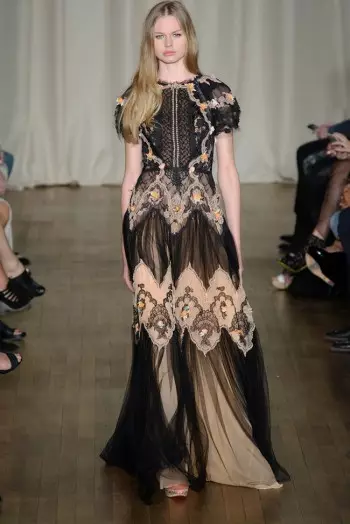 Marchesa สวมสไตล์โบฮีเมียนสำหรับฤดูใบไม้ผลิปี 2015