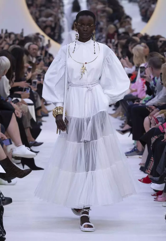 Valentino Spring / Chilimwe 2020 Runway