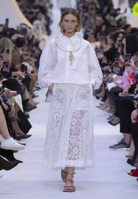 Valentino သည် Dreamy Spring 2020 စုစည်းမှုကို ထုတ်ဖော်ပြသခဲ့သည်။