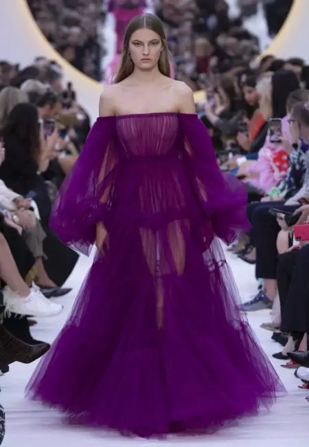 Valentino Кыялдуу жаз 2020 коллекциясын ачат