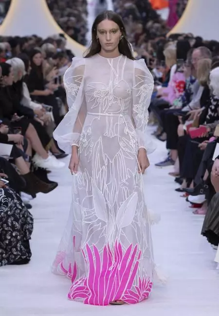 Inihayag ni Valentino ang Dreamy Spring 2020 Collection